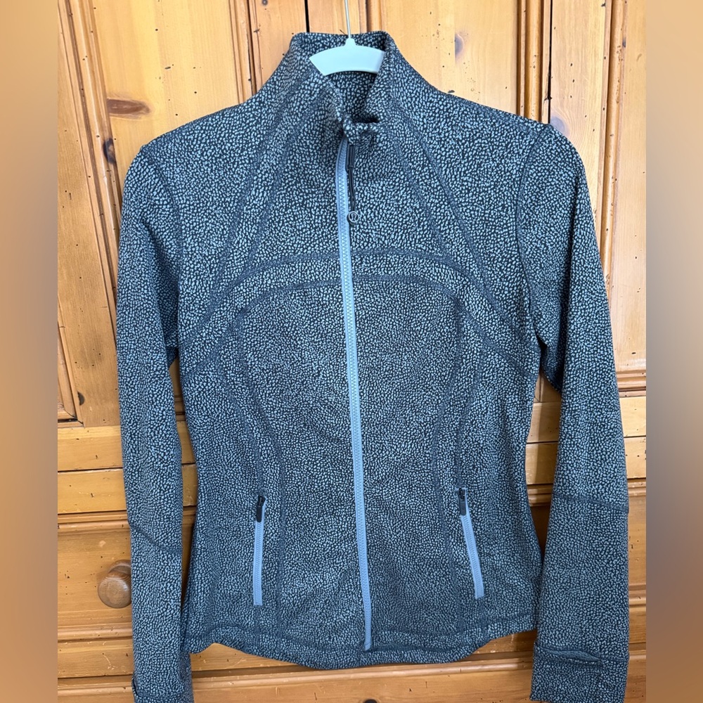Lulu define jacket size 8 greenish and black. Perfect condition